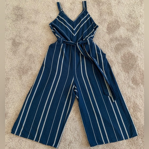 Universal Thread Pants & Jumpsuits Universal Thread Boho Navy Blue Striped Wide Leg Cropped